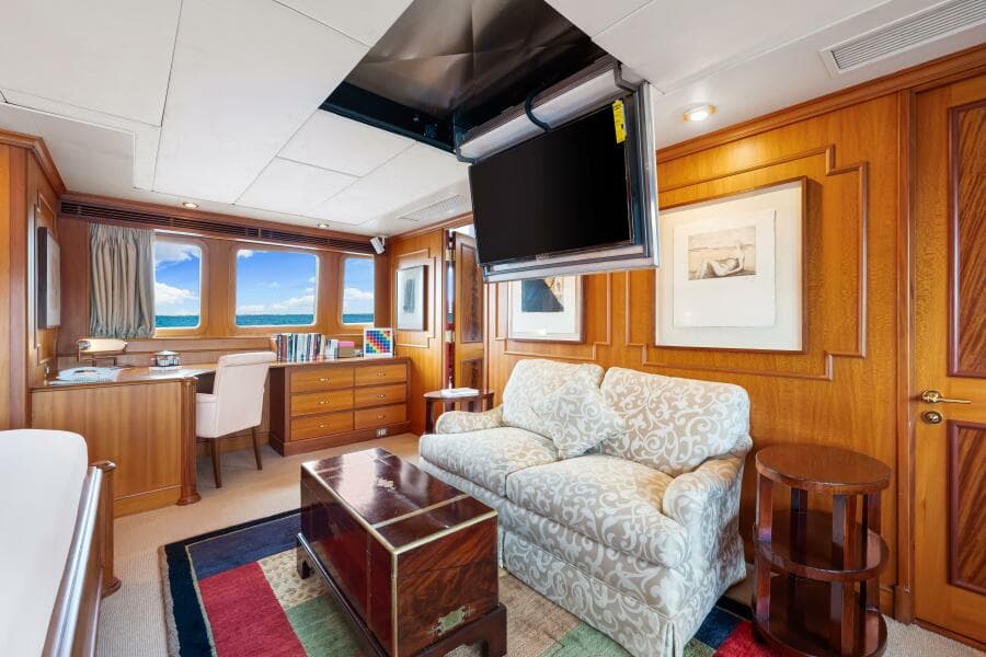 1996 Palmer Johnson TRI-DECK FB