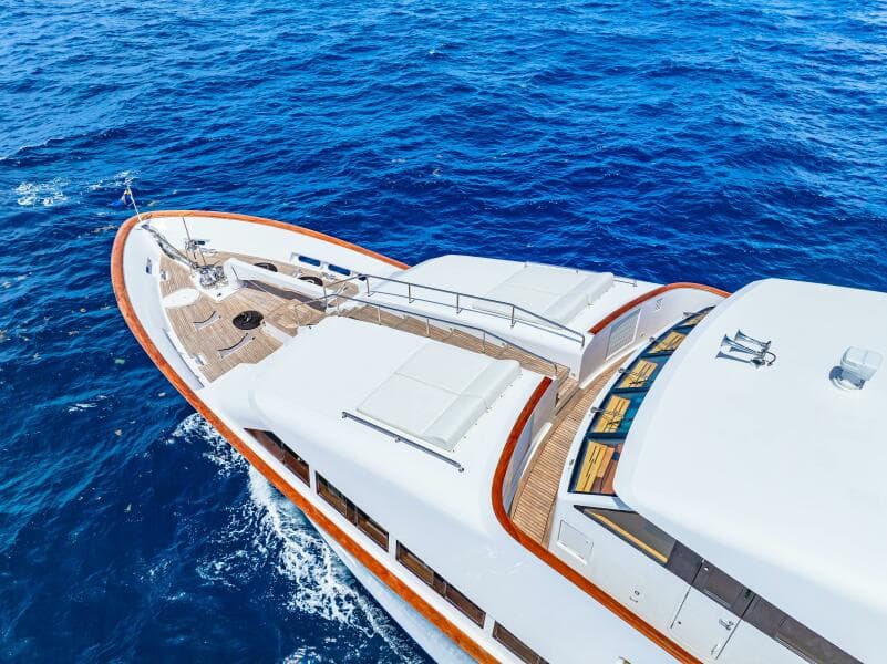 1996 Palmer Johnson TRI-DECK FB