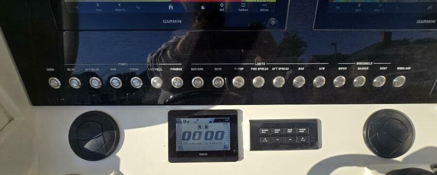 2021 Regulator 34 Center Console