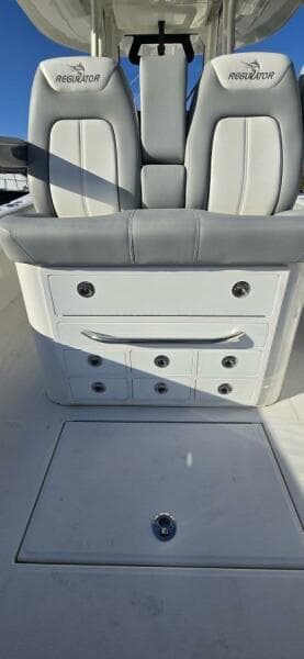 2021 Regulator 34 Center Console