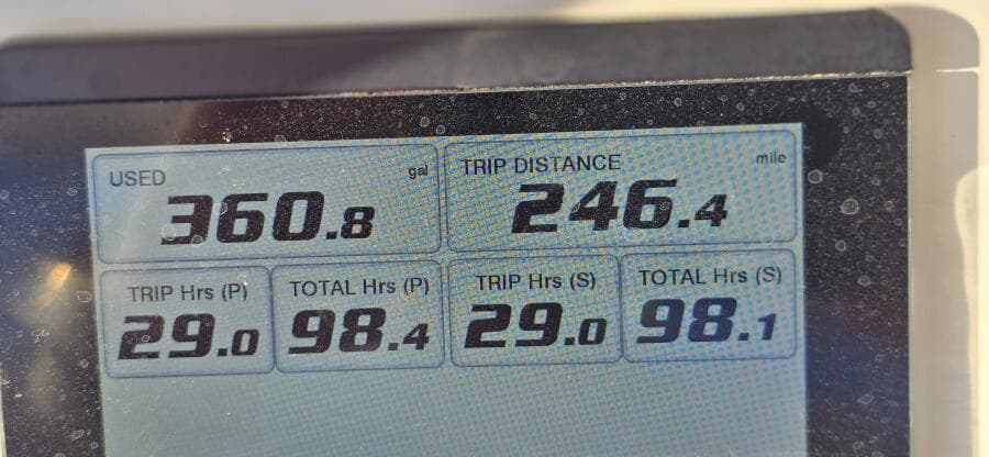 2021 Regulator 34 Center Console