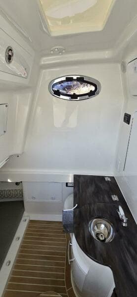 2021 Regulator 34 Center Console