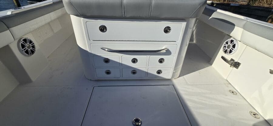 2021 Regulator 34 Center Console