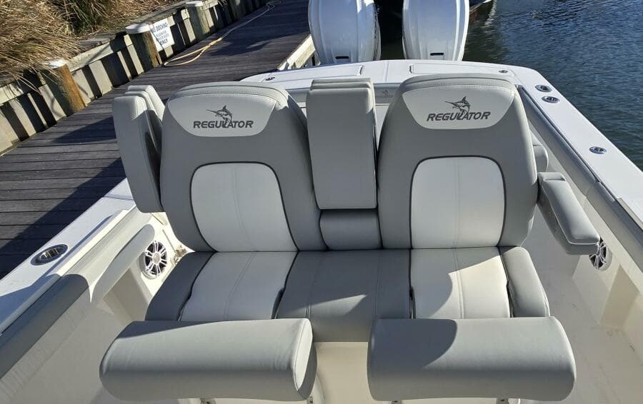 2021 Regulator 34 Center Console