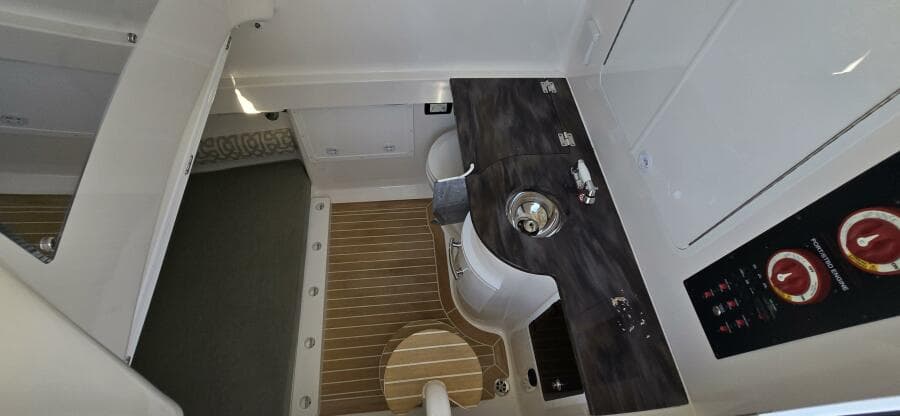 2021 Regulator 34 Center Console