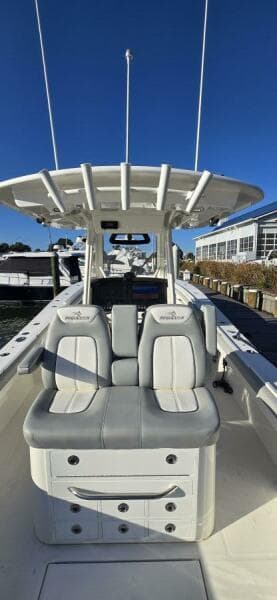 2021 Regulator 34 Center Console