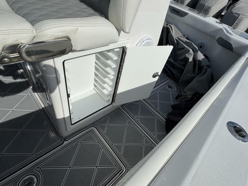 2023 Front Runner 36 CC