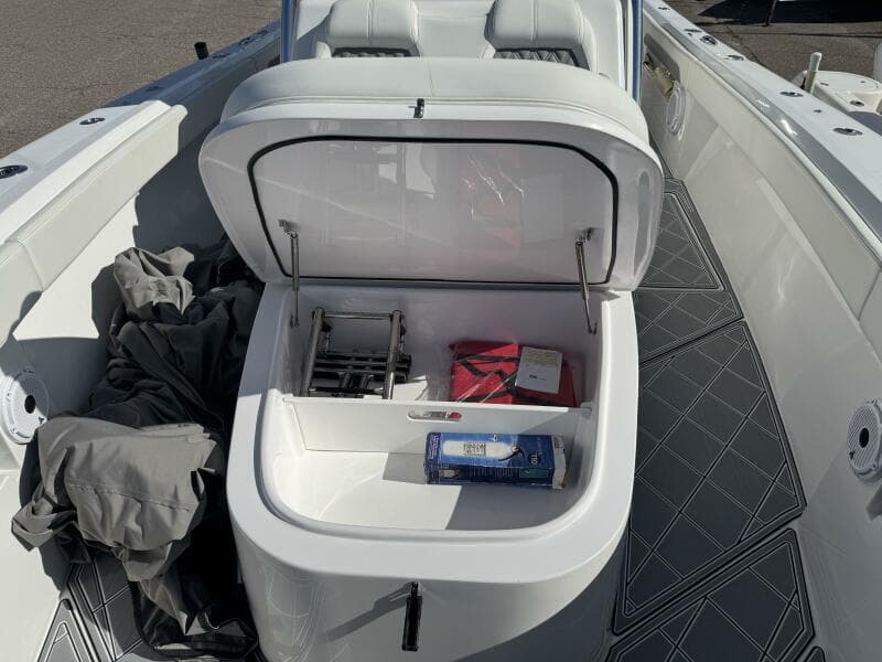 2023 Front Runner 36 CC