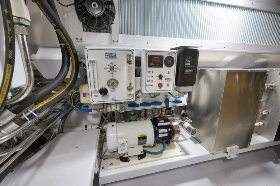 2016 Merritt 86' Enclosed Flybridge