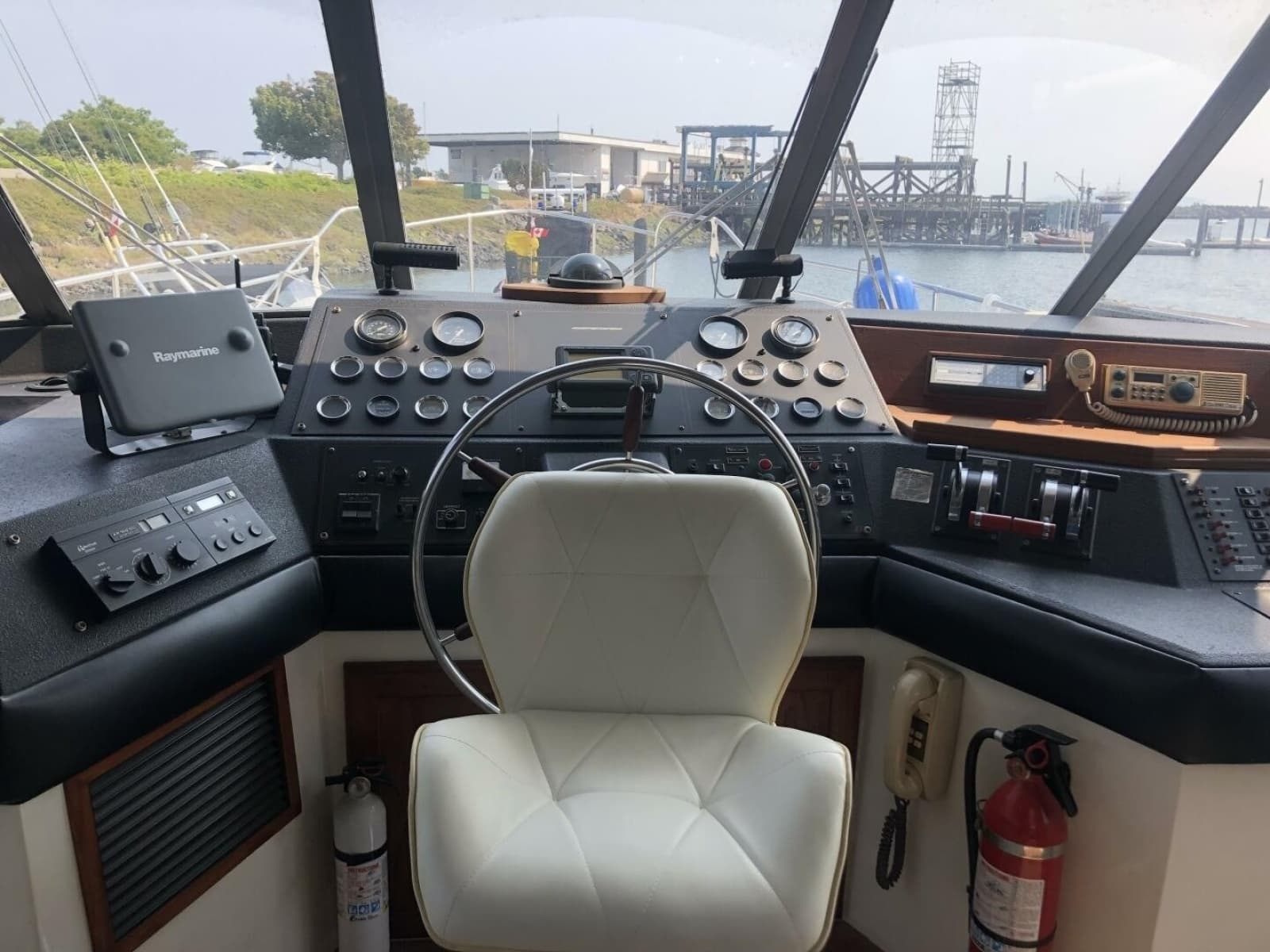 1985 Bayliner 4550 Motoryacht - Photo 51