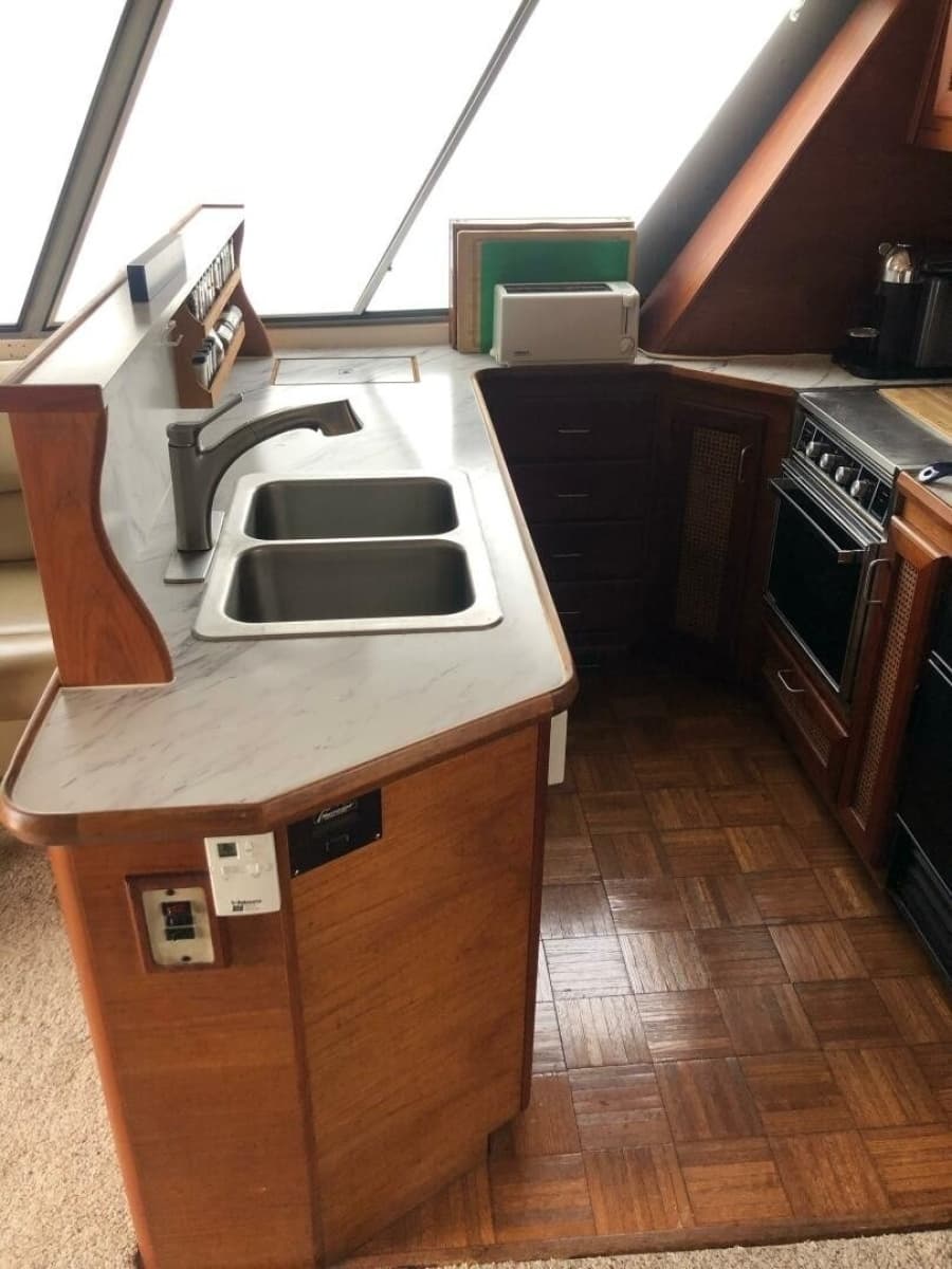1985 Bayliner 4550 Motoryacht - Photo 24