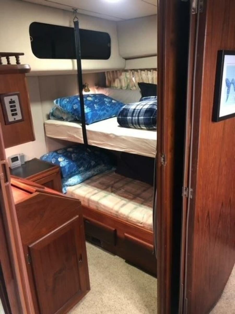 1985 Bayliner 4550 Motoryacht - Photo 30