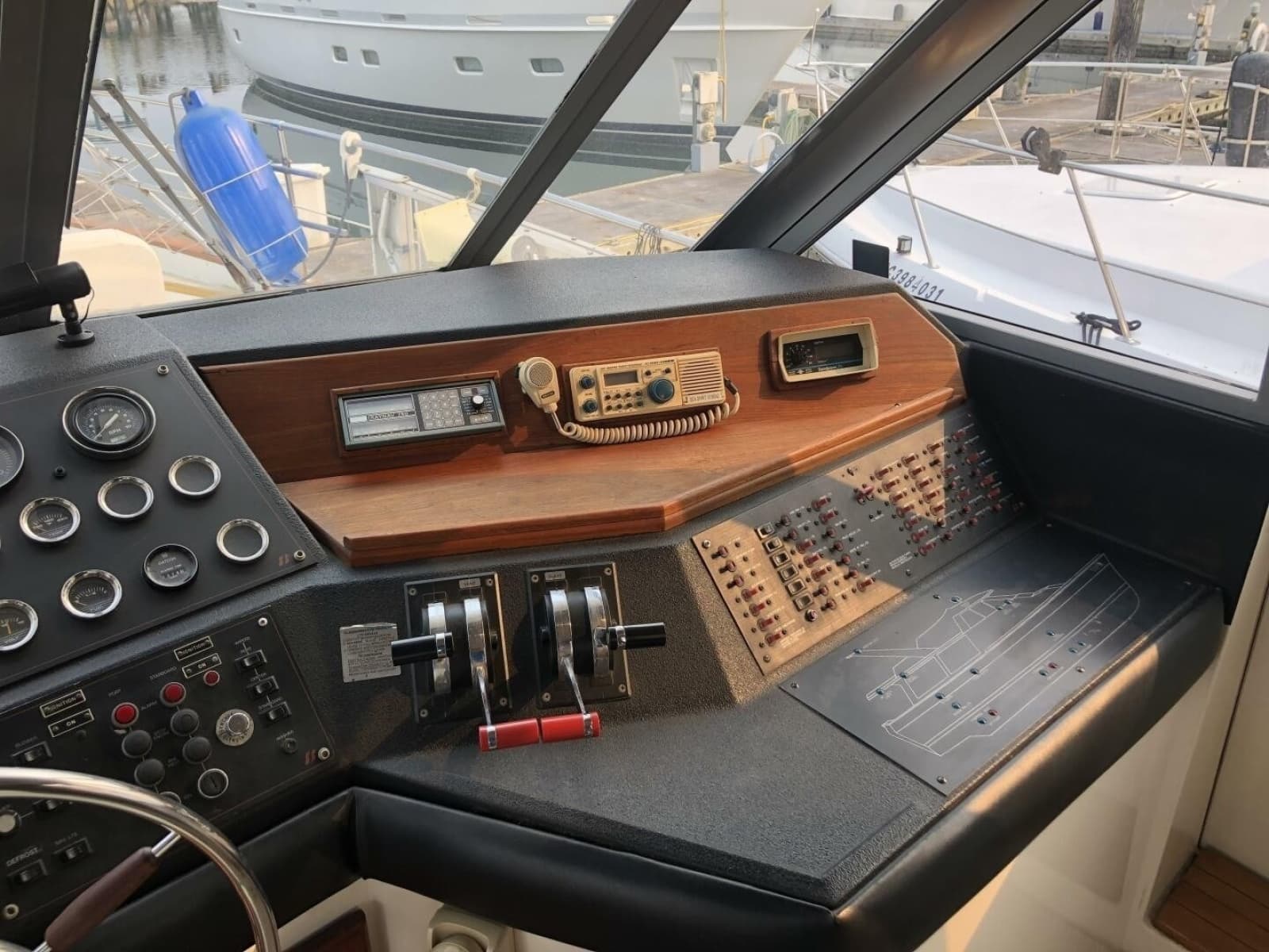 1985 Bayliner 4550 Motoryacht - Photo 50
