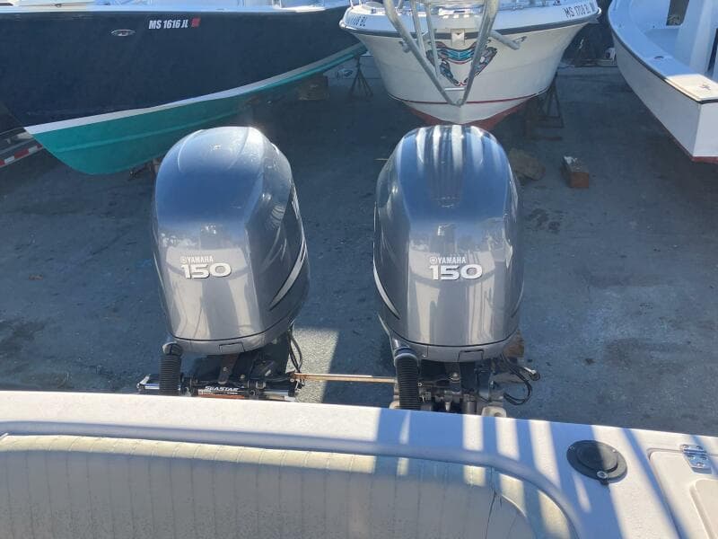 2004 Grady-White 232 Gulfstream