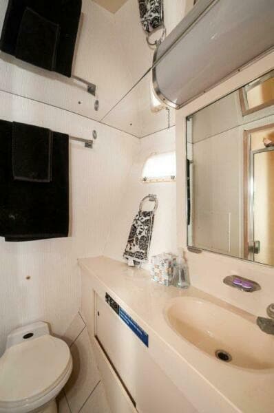 1991 Hatteras 45 Convertible  REEL BROKE Master Head 2