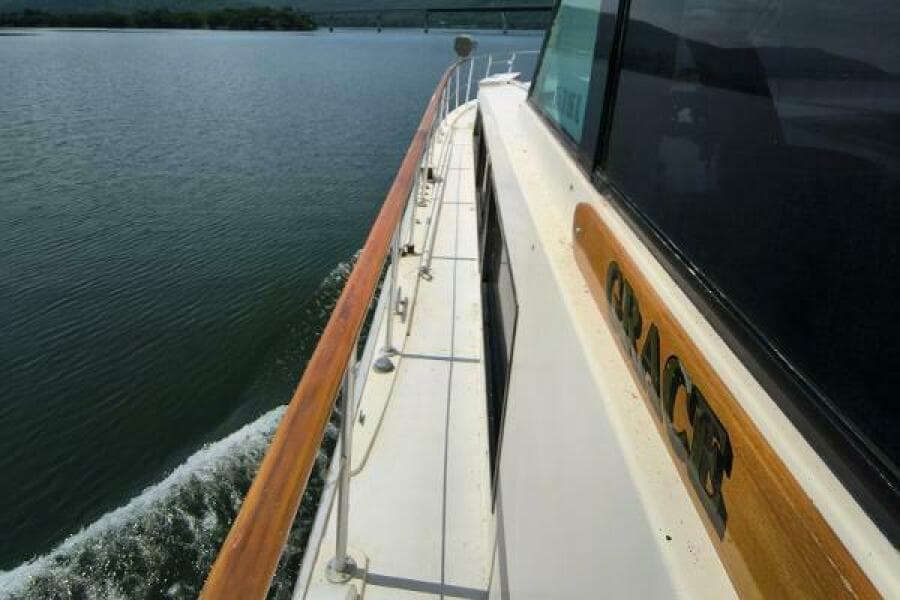 1976 Bertram Flybridge MY