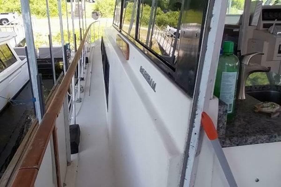 1976 Bertram Flybridge MY