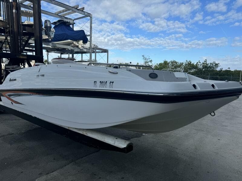 2021 Hurricane SunDeck Sport 188-OB