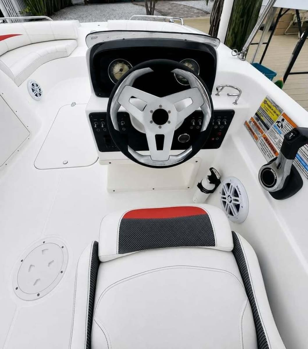 2021 Hurricane SunDeck Sport 188-OB - Photo 5