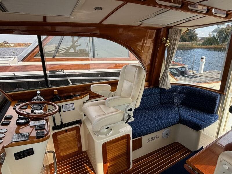 2005 Hinckley Talaria 44 Motor Yacht