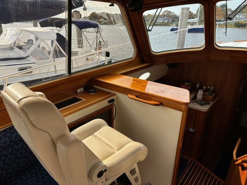 2005 Hinckley Talaria 44 Motor Yacht