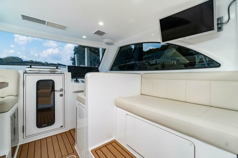 2021 Viking 38 Billfish