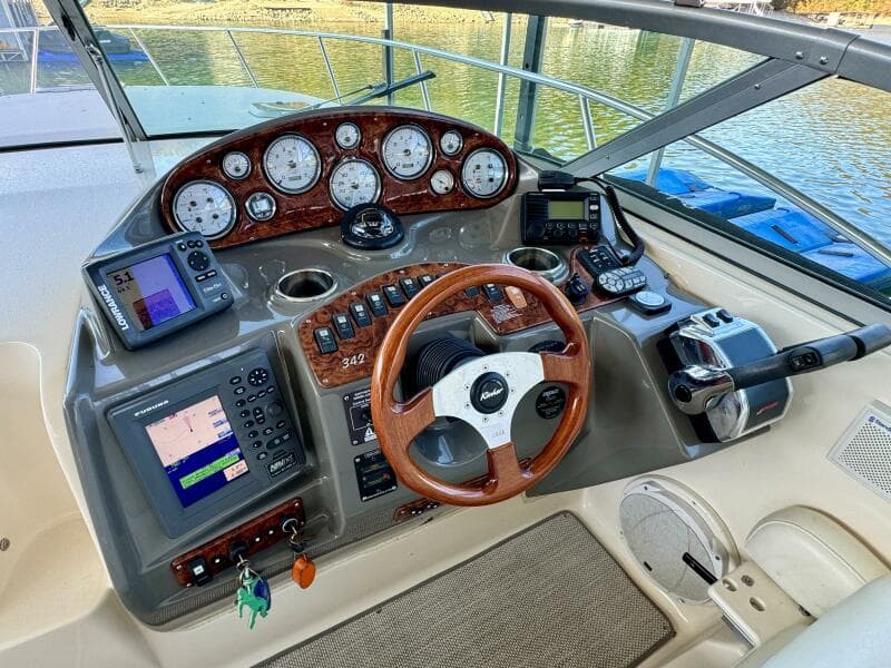 2004 Rinker 342 Fiesta Vee