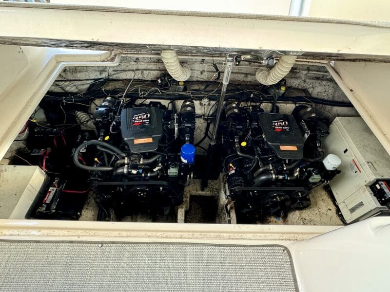 2004 Rinker 342 Fiesta Vee