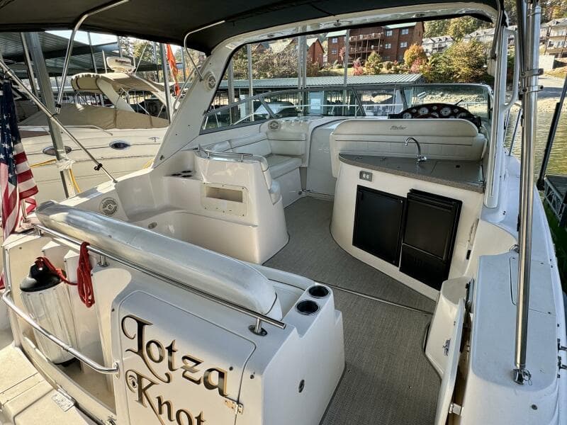 2004 Rinker 342 Fiesta Vee