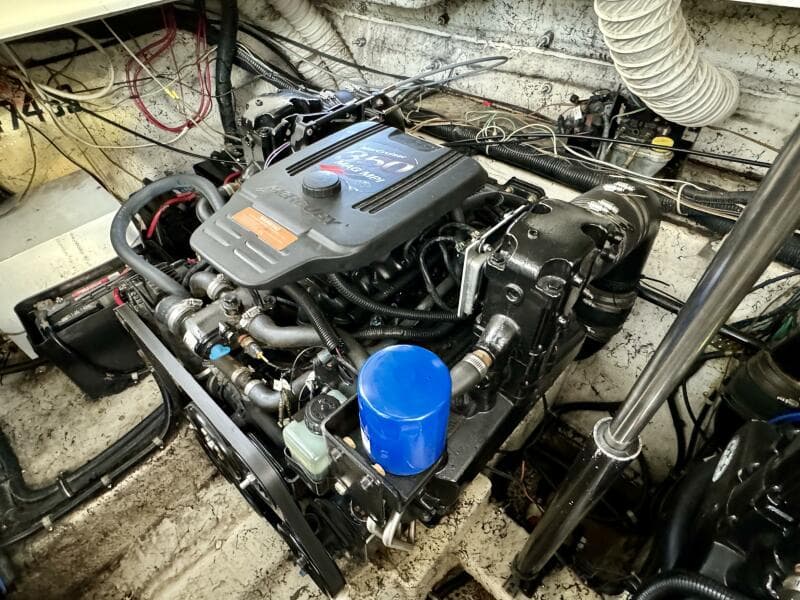 2004 Rinker 342 Fiesta Vee