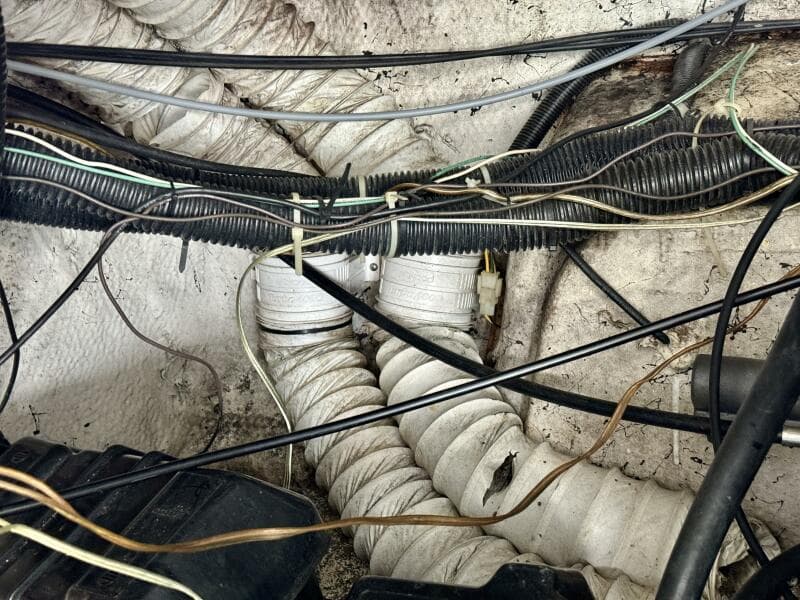 2004 Rinker 342 Fiesta Vee