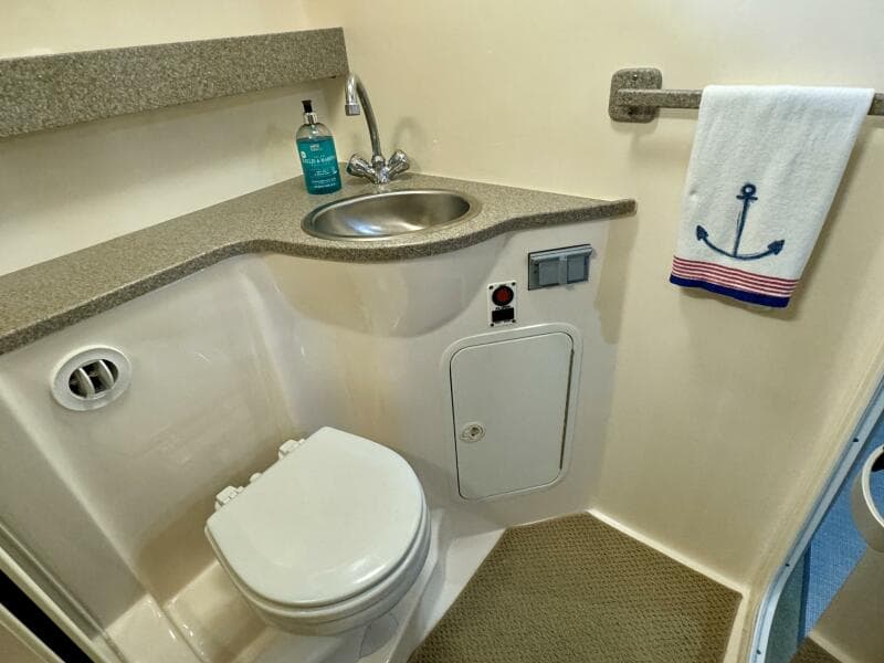 2004 Rinker 342 Fiesta Vee