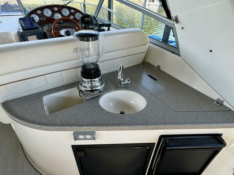 2004 Rinker 342 Fiesta Vee