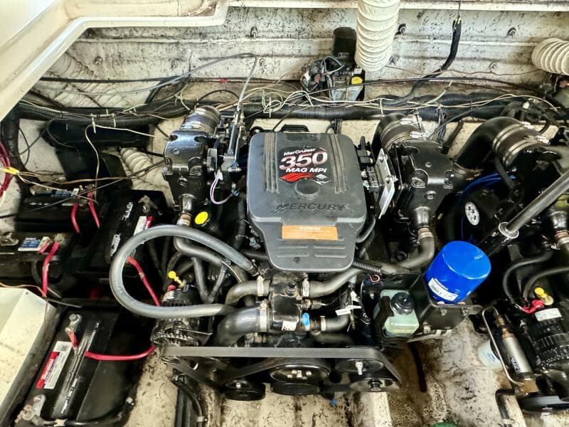 2004 Rinker 342 Fiesta Vee