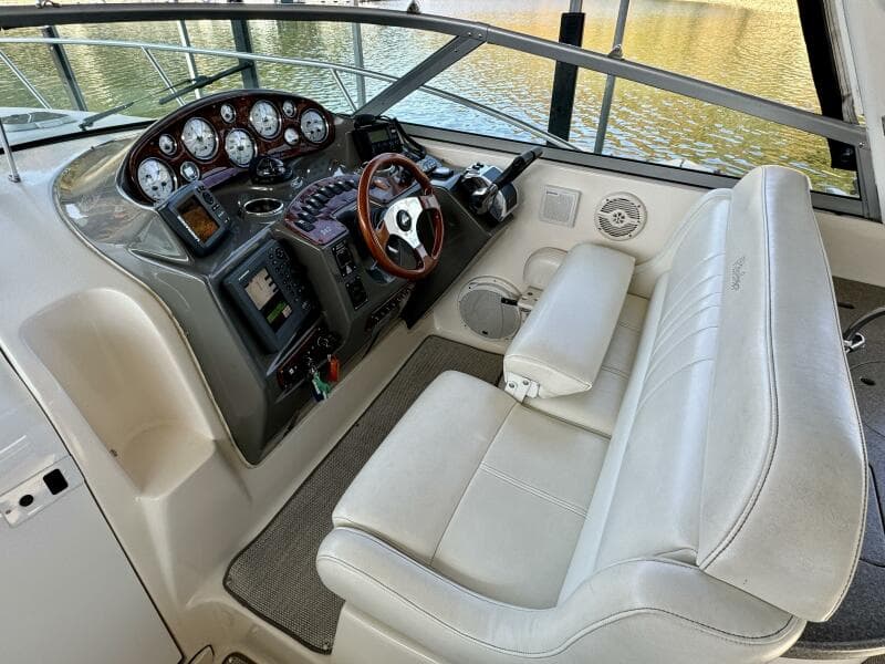 2004 Rinker 342 Fiesta Vee