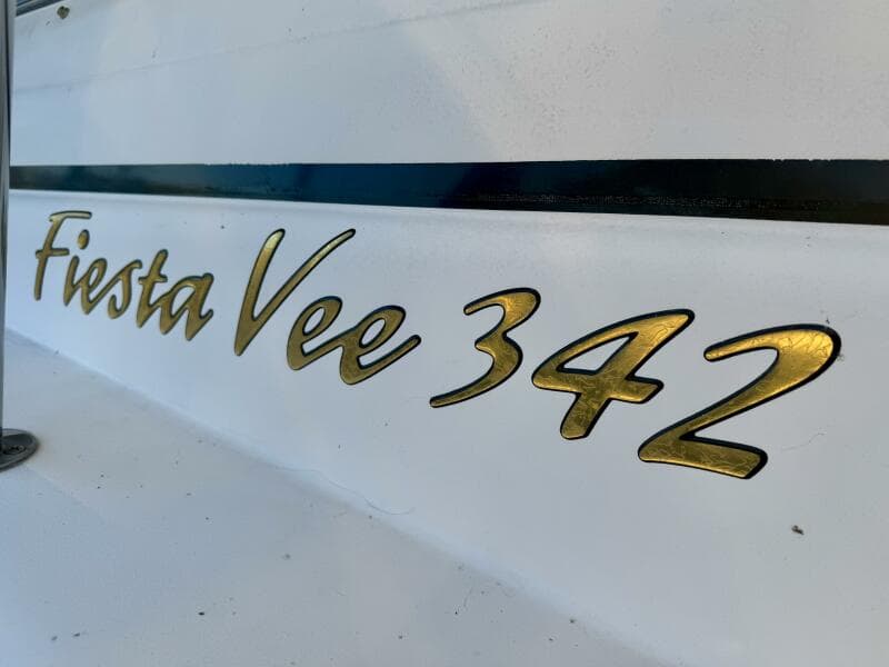 2004 Rinker 342 Fiesta Vee
