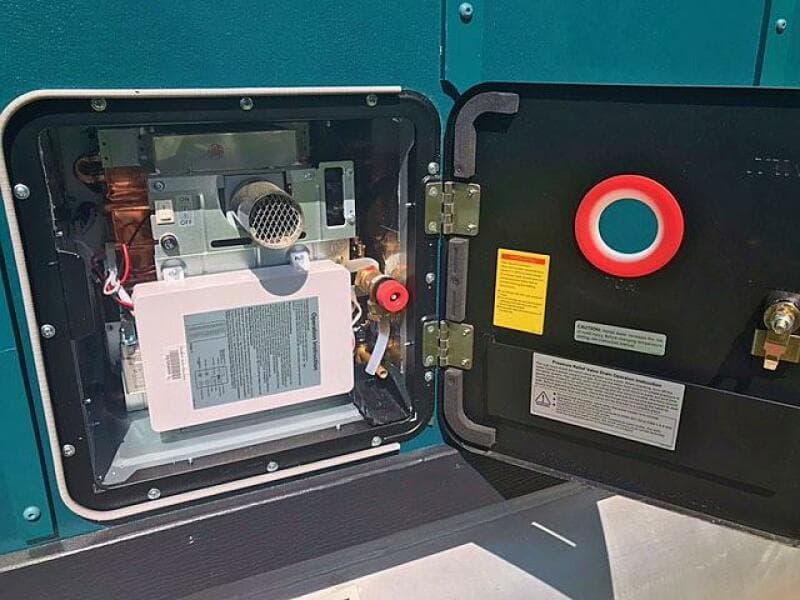 2023 Custom 25 Hadlee Houseboat