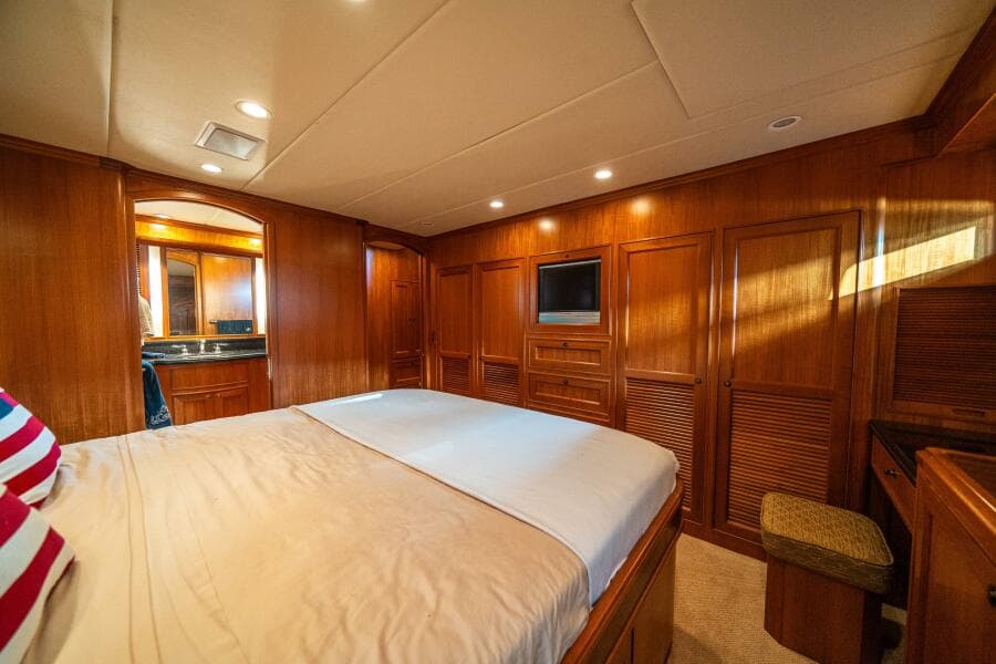 2006 Offshore Yachts 72 Pilothouse