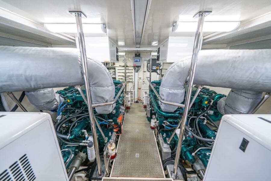 2006 Offshore Yachts 72 Pilothouse