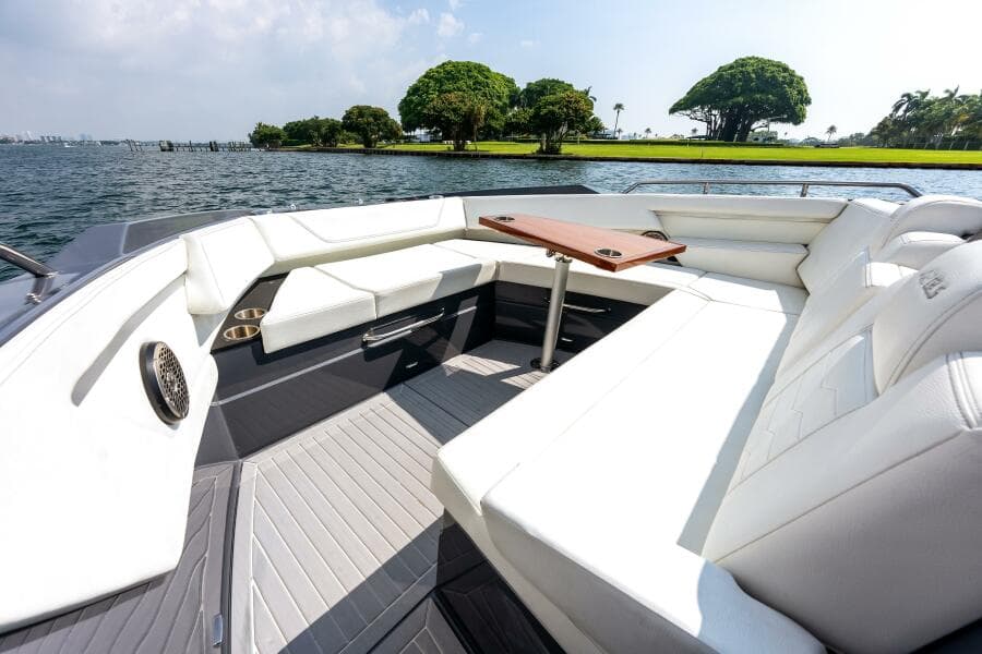 2023 Cruisers Yachts 42 GLS OB