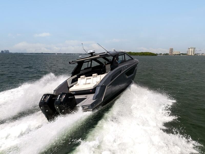 2023 Cruisers Yachts 42 GLS OB