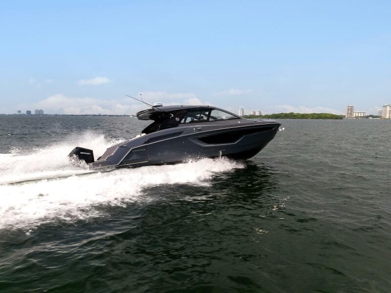 2023 Cruisers Yachts 42 GLS OB