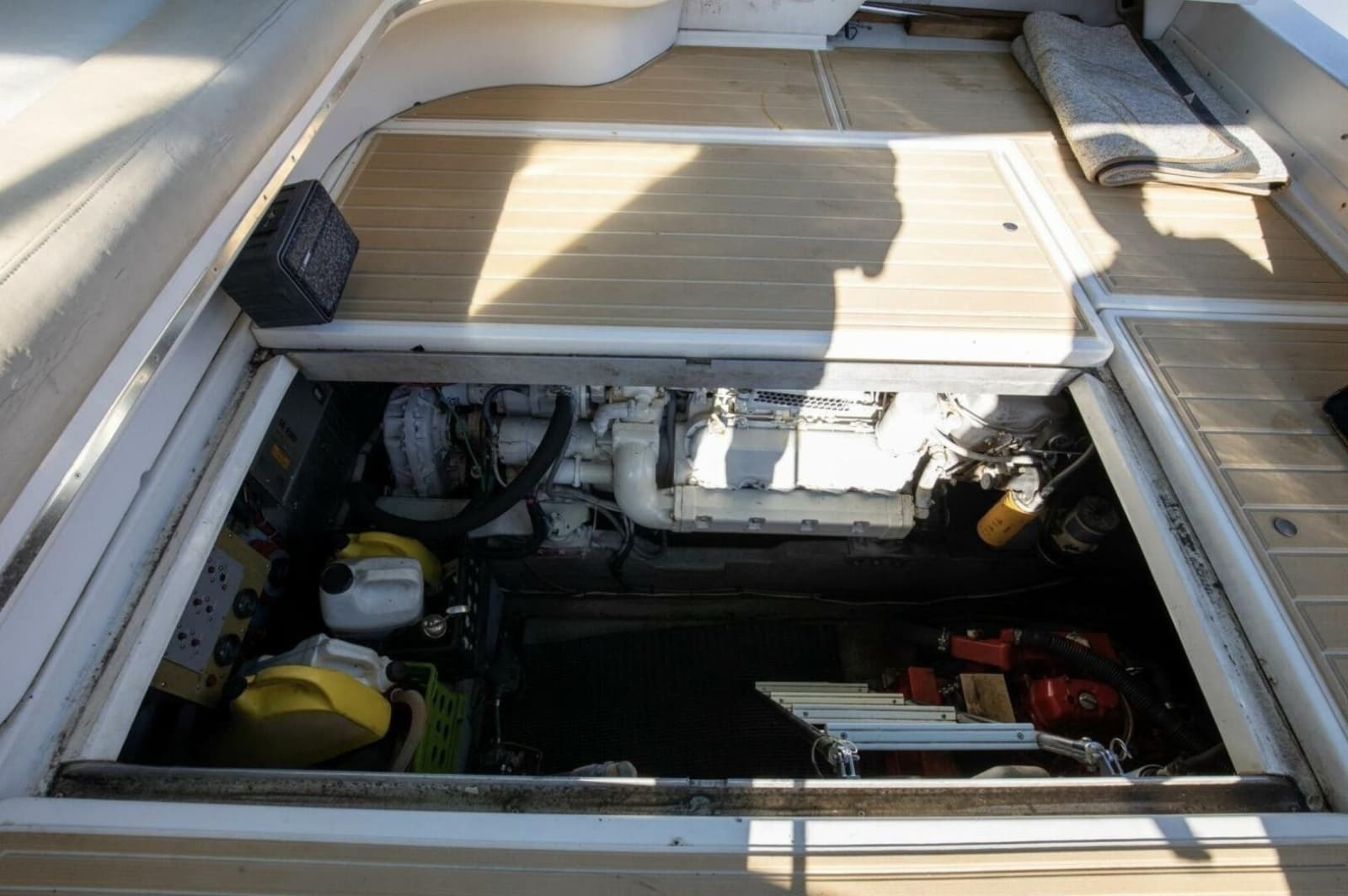 1990 Sea Ray 420 Sundancer - Photo 35