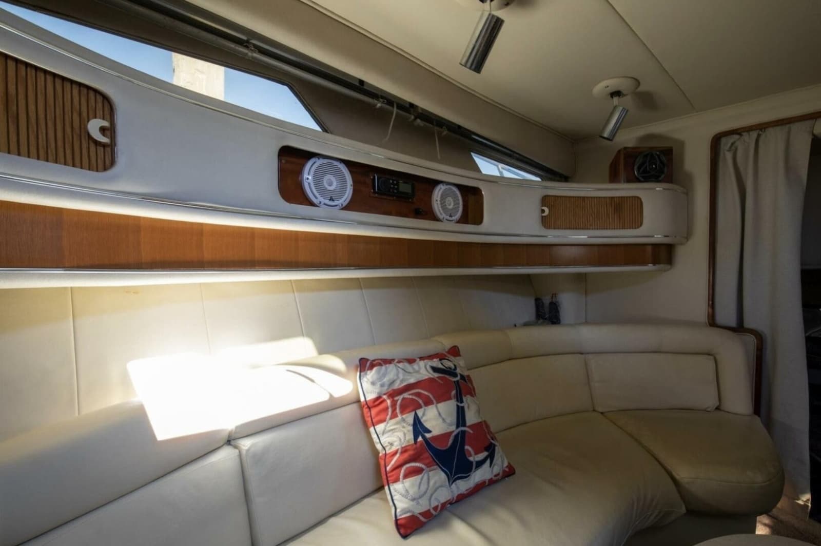 1990 Sea Ray 420 Sundancer - Photo 26