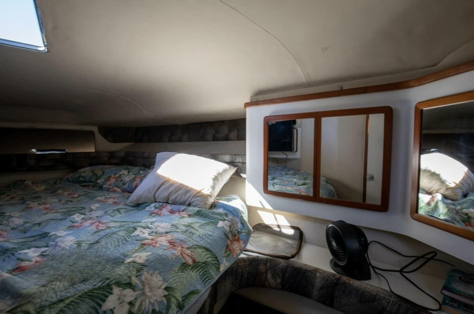 1990 Sea Ray 420 Sundancer - Photo 30