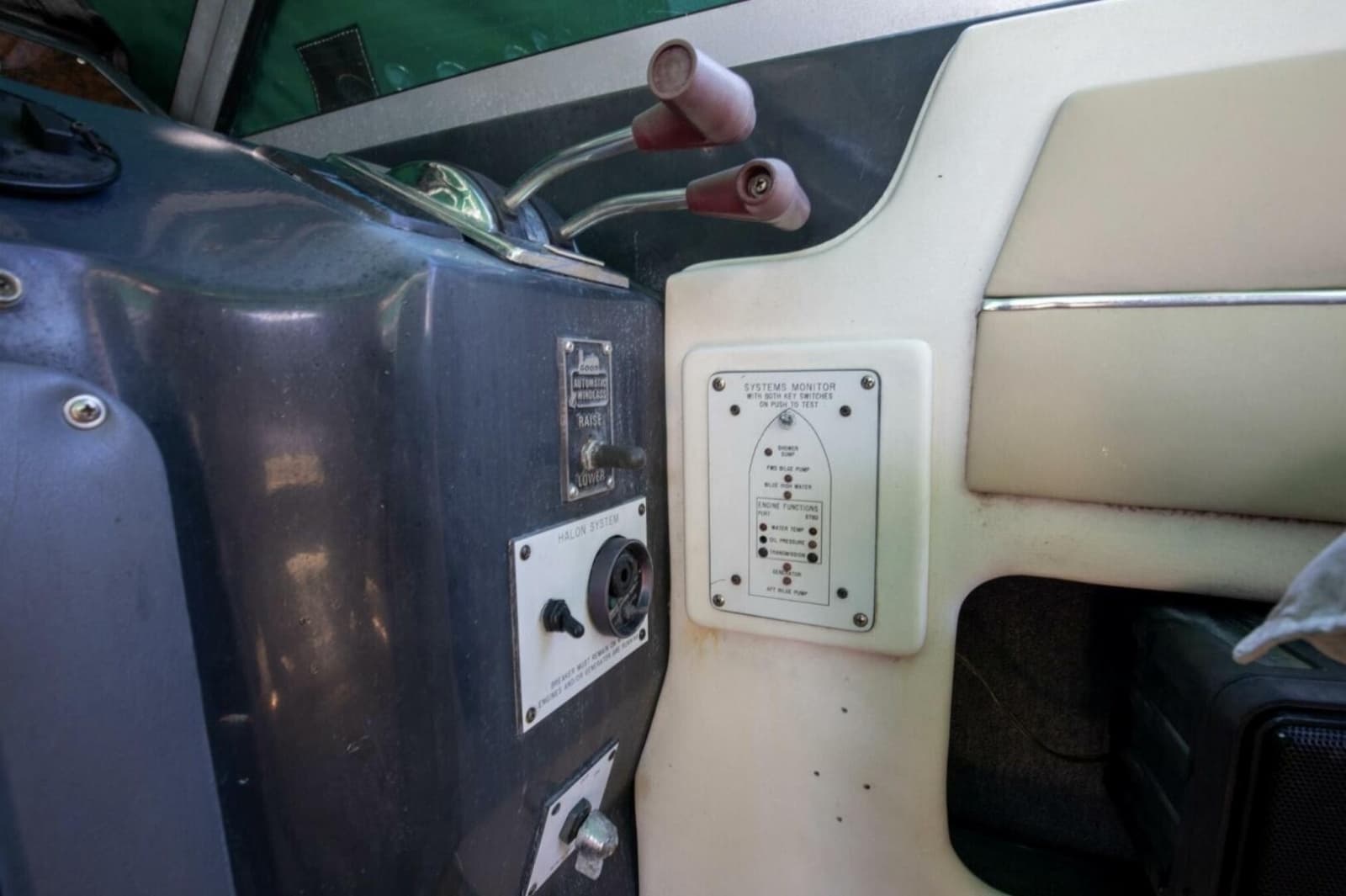 1990 Sea Ray 420 Sundancer - Photo 19