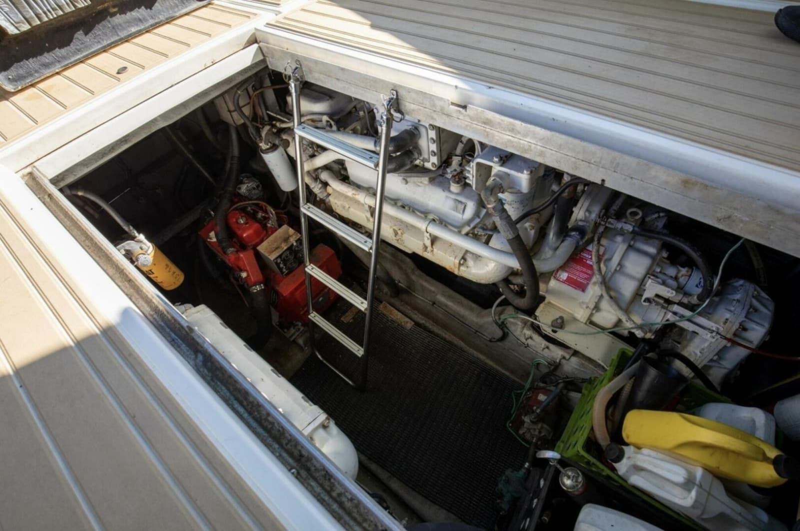 1990 Sea Ray 420 Sundancer - Photo 33