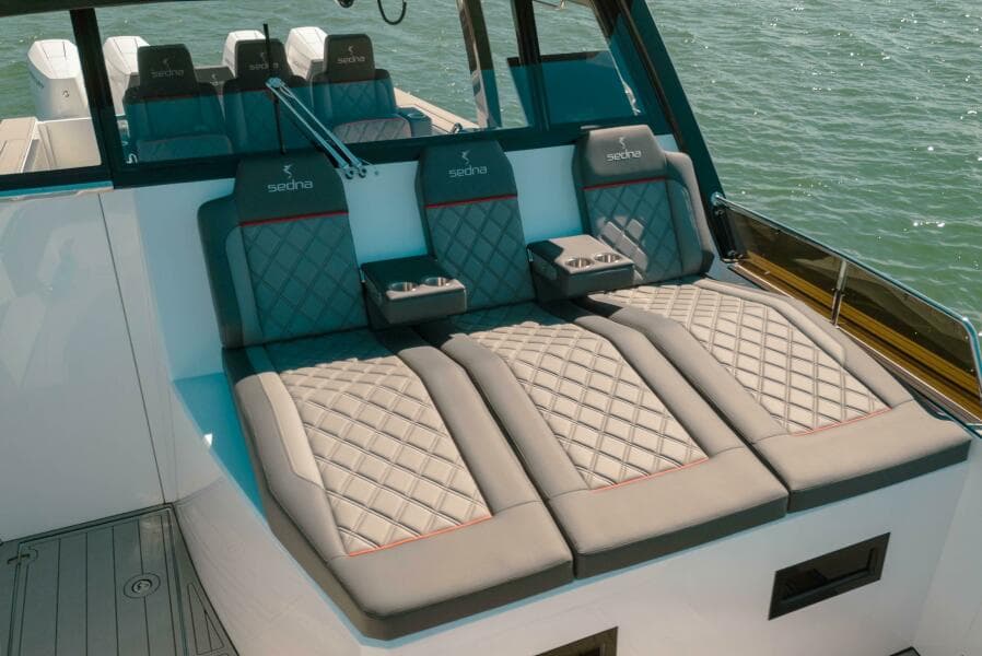 2025 Sedna 370 Cabin