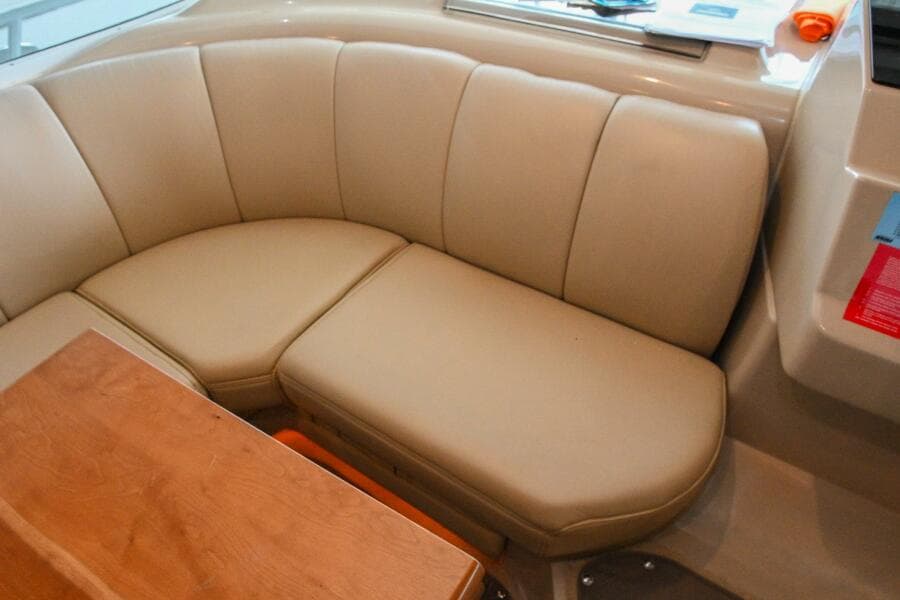 2002 Cruisers Yachts 5000 Sedan Sport