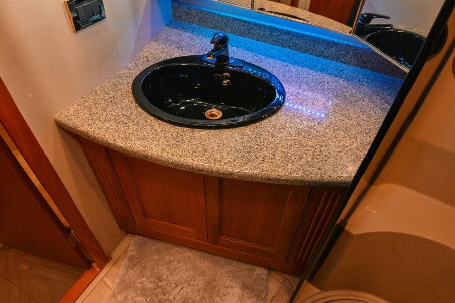 2002 Cruisers Yachts 5000 Sedan Sport